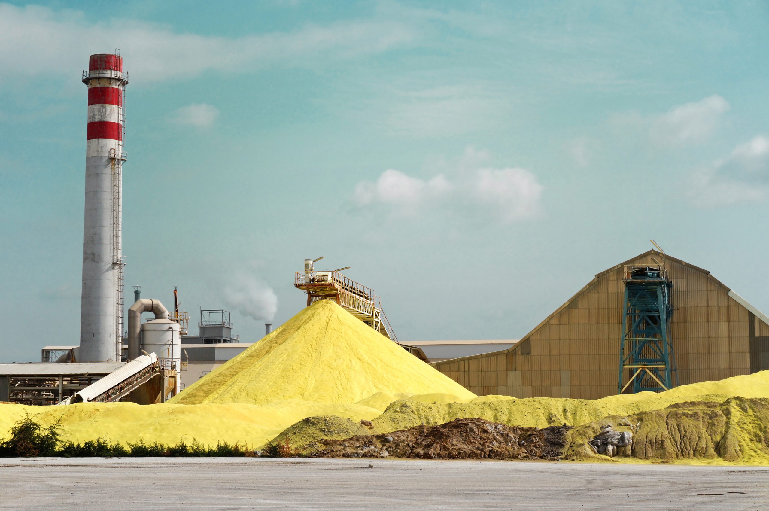 Sulfur,Factory,/,A,Yellow,Pile,Of,Sulfur,Produced,In